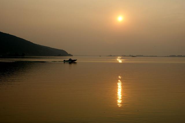 Pescuit :) - apus-pe-dunare-la-bazias-24674-l.jpg